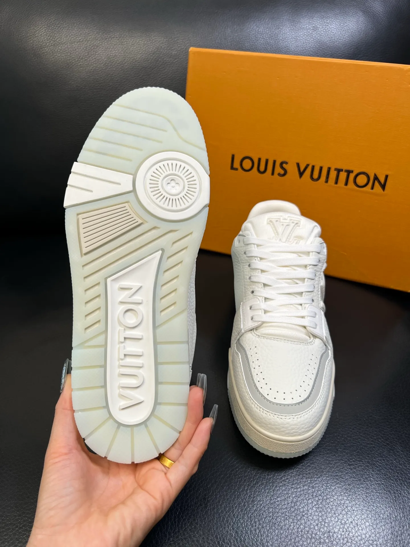 Men's shoes 💰900 Lv top purchasing agent Louis Vuitton, sports sneakers counter synchronization, uppers imported from Italy, high-quality splicing colorful complex crafts, imported mesh pads are soft and comfortable, soles: original soles specially provided by the original factory, T men's shoes 💰U exclusive movable molded soles super comfortable, original factory and single goods, high quality, welcome to compare, code number 39-44 (customized 38 45)